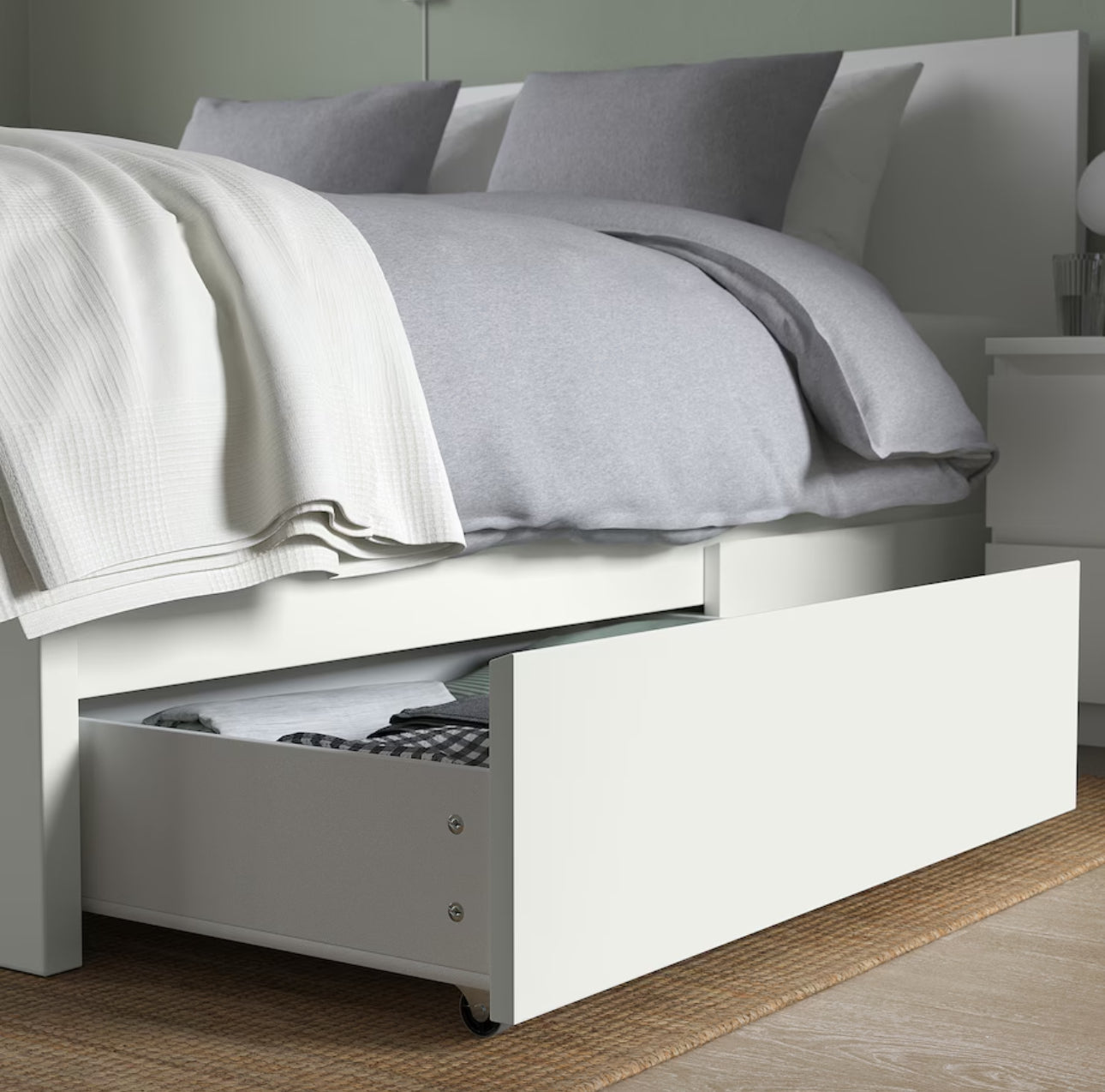 SKB QUEEN BED FRAME WITH DRAWER STORAGE